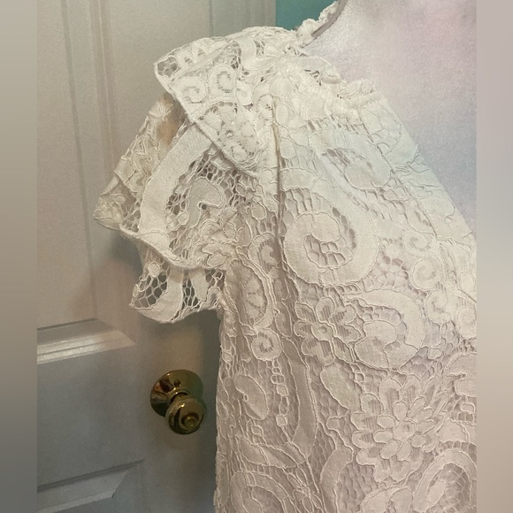 Elegant Lace Cream Top - Picture 6 of 16
